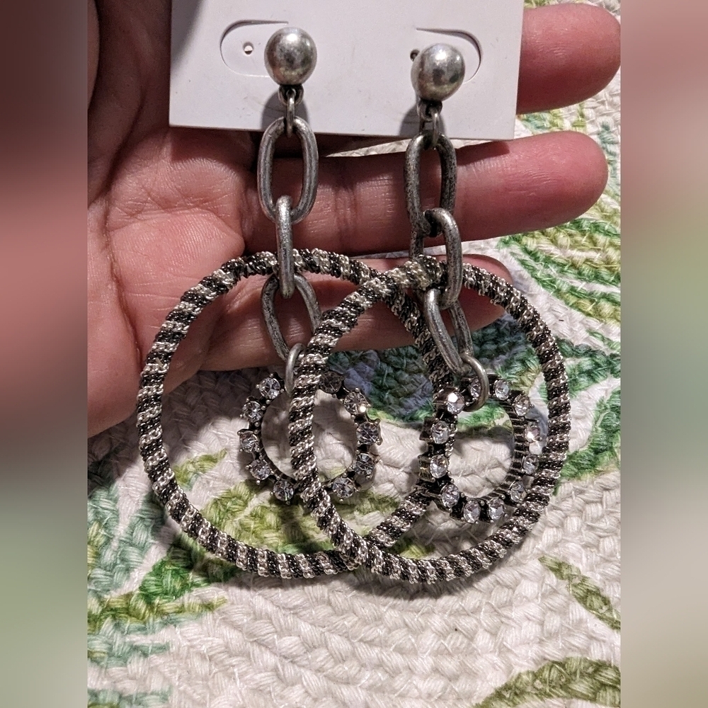 Chinese Laundry Earring set Two hoop sizes - Picture 5 of 5